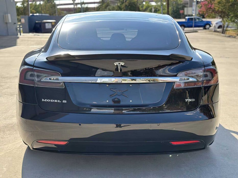 Tesla Model S P100D      2016