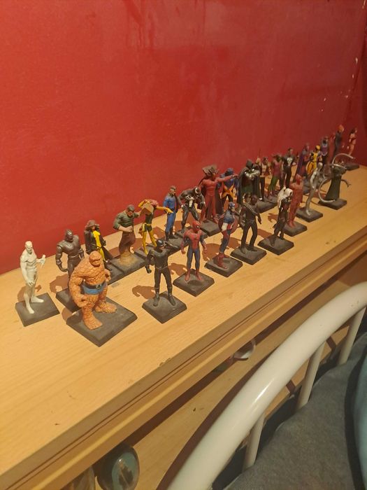 Coleção bonecos de chumbo Marvel.