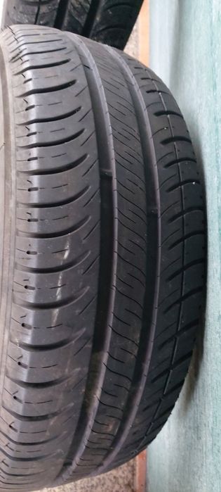 Pneus Michelin 185/60 R14 em muito bom estado