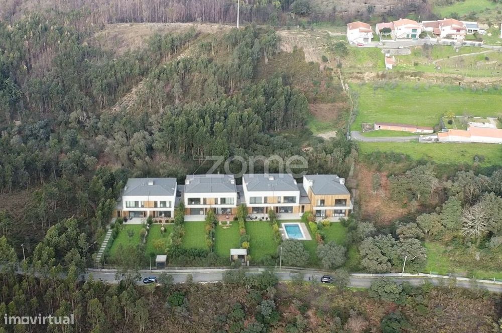Terreno com 5.620 m2 para construção de moradias - Rio Mau, Penafiel