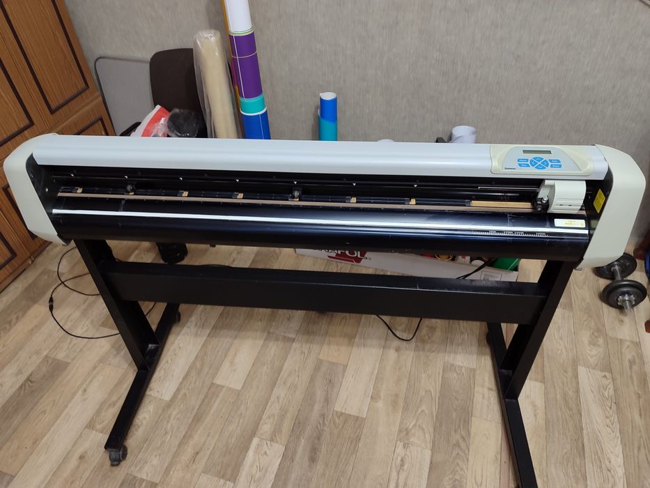Плоттер режущий Summa Cut D120. Б.У. в хорошем состоянии.