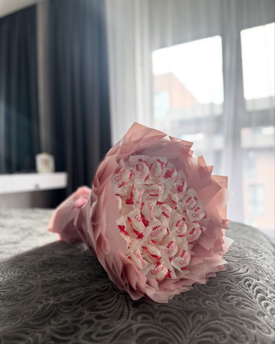 Букети з рафаелло, букет з цукерок, для мами, дівчини, солодкий букет