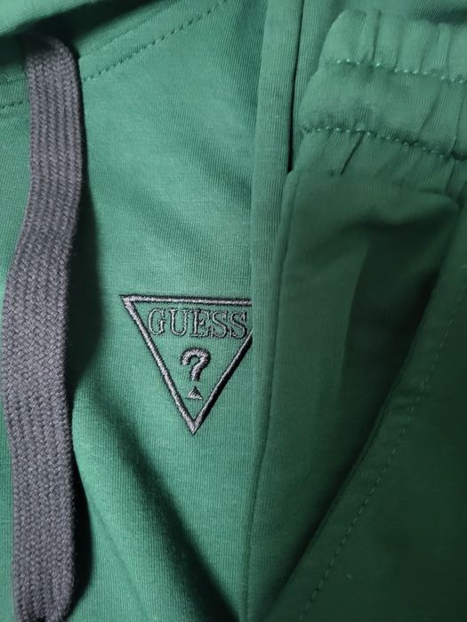 Dres damski, rozmiar 38, butelkowa zielen, stan idealny, logo Guess