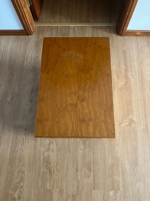 Mesinha de cabeceira camiseiro