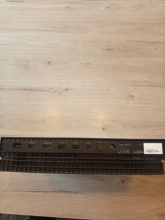 Xbox one x 1TB  z kierownicą cobra