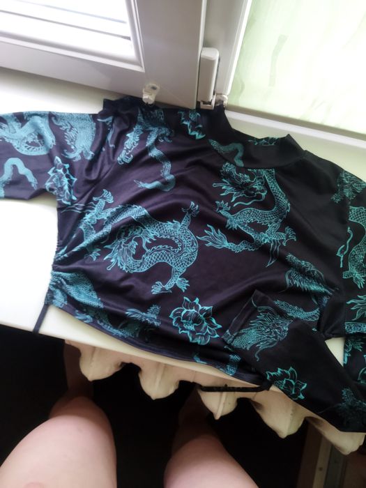 Топ на зав'язках з драконами