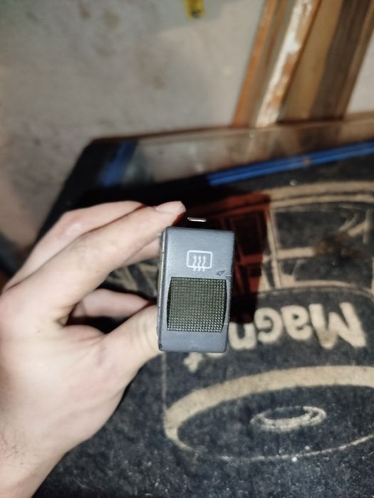 Przełącznik grzania szyby tył a4 b5