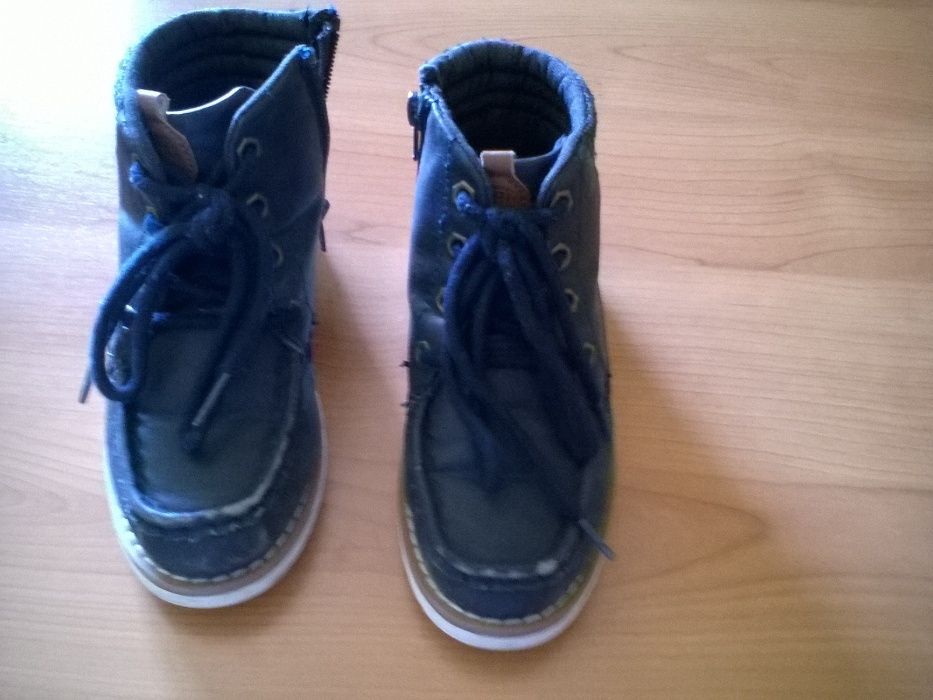 Botas em pele cor azul