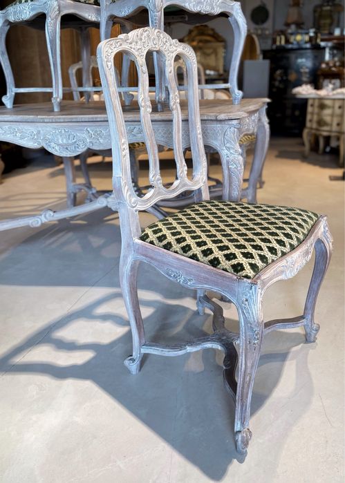 Zabytkowe krzesla ludwikowskie