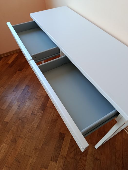 Столик білий IKEA