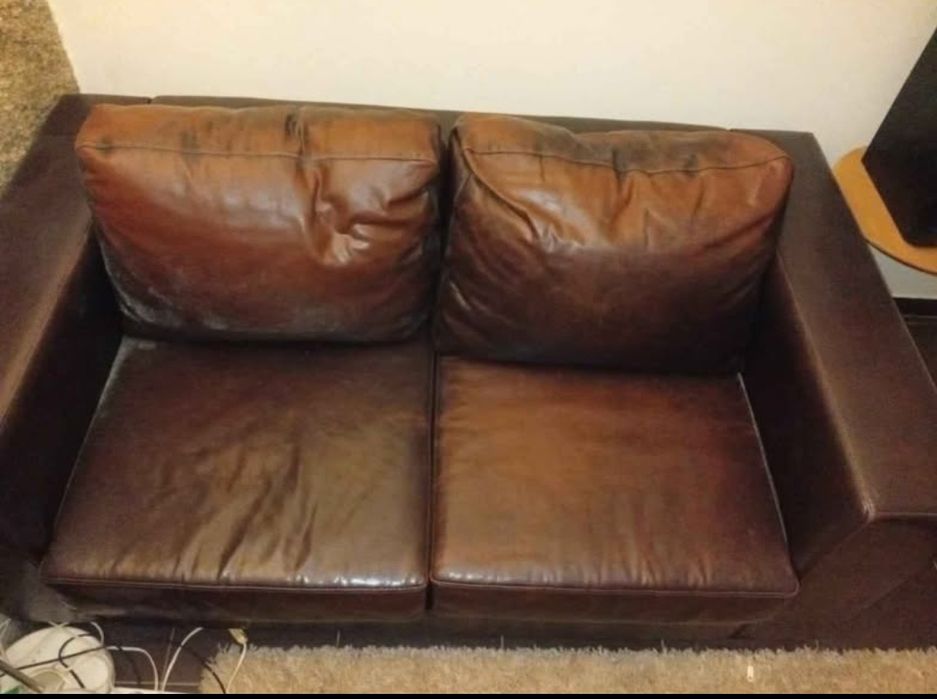 Conjunto dois  sofás em pele