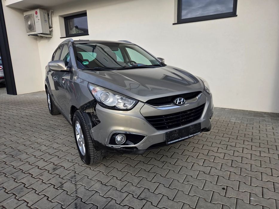 Hyundai ix35 2.0crdi * klimatronic * PDC * skóra
