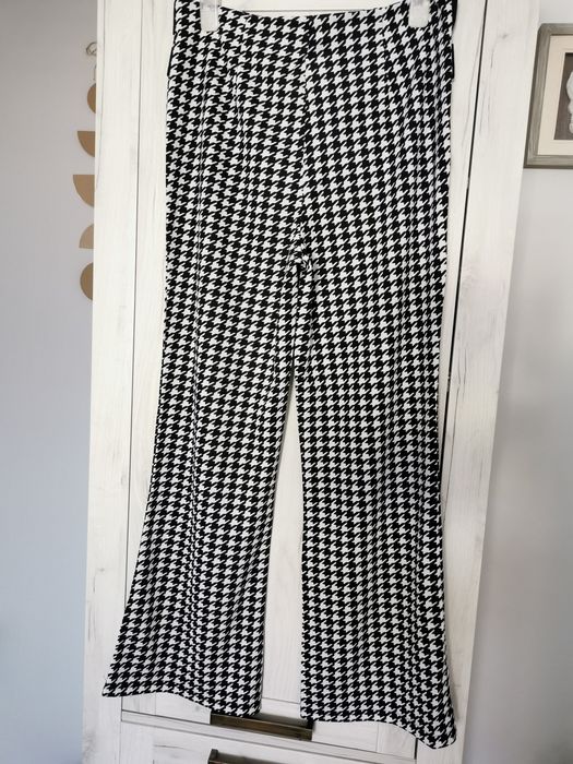 Nowe damskie spodnie w biało - czarną pepitkę