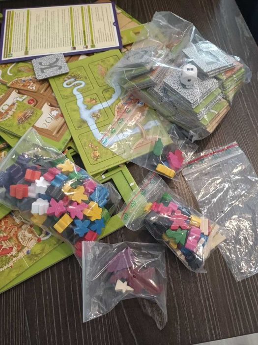 Vendo Carcassonne Big Box novo com duas expansões: