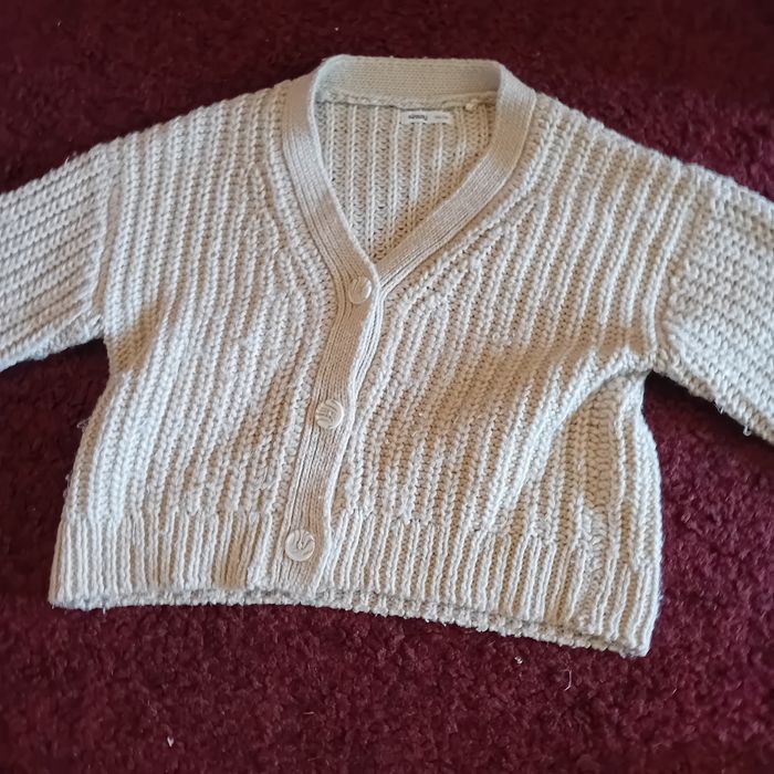 Sweter         .