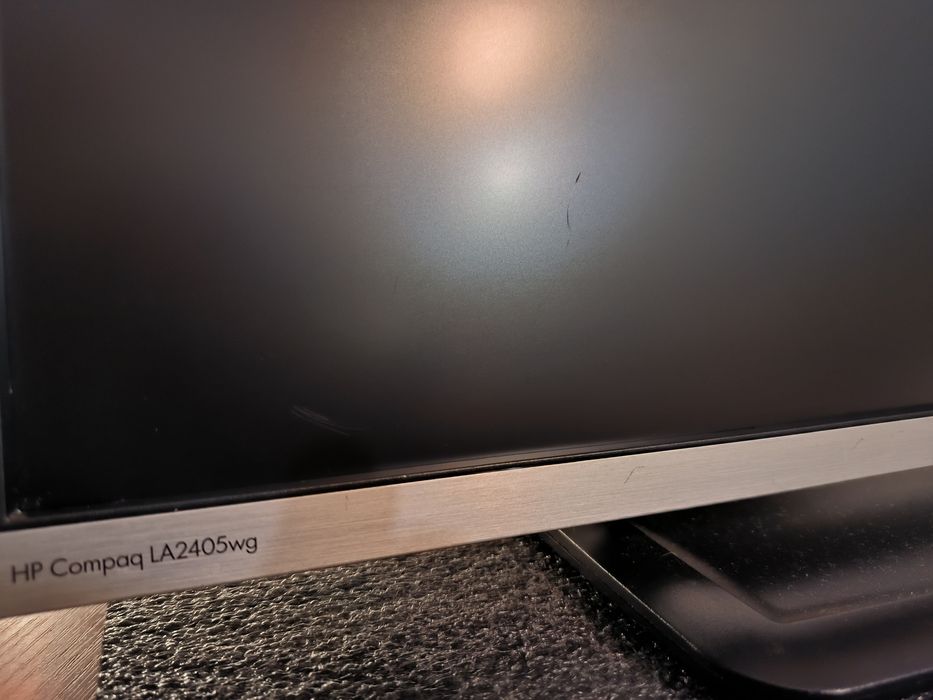 Монитор HP LA2405wg рабочий ! 24дюйма