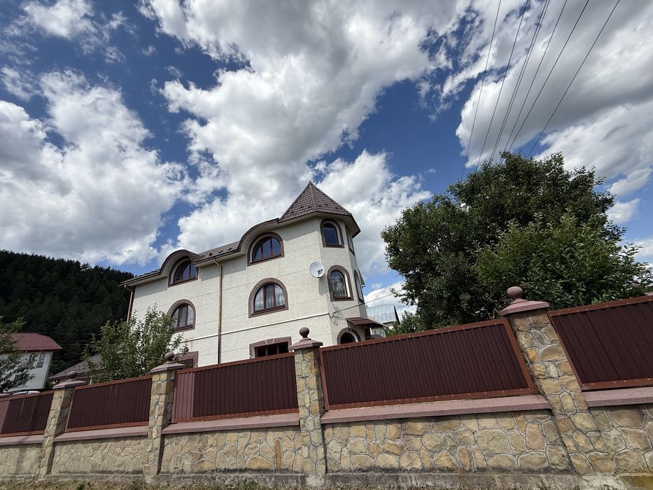 Продається будинок з неймовірним краєвидом, з комерцією,можливий обмін