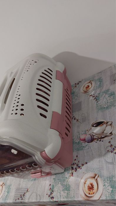 Vendo caixa de transporte rosa