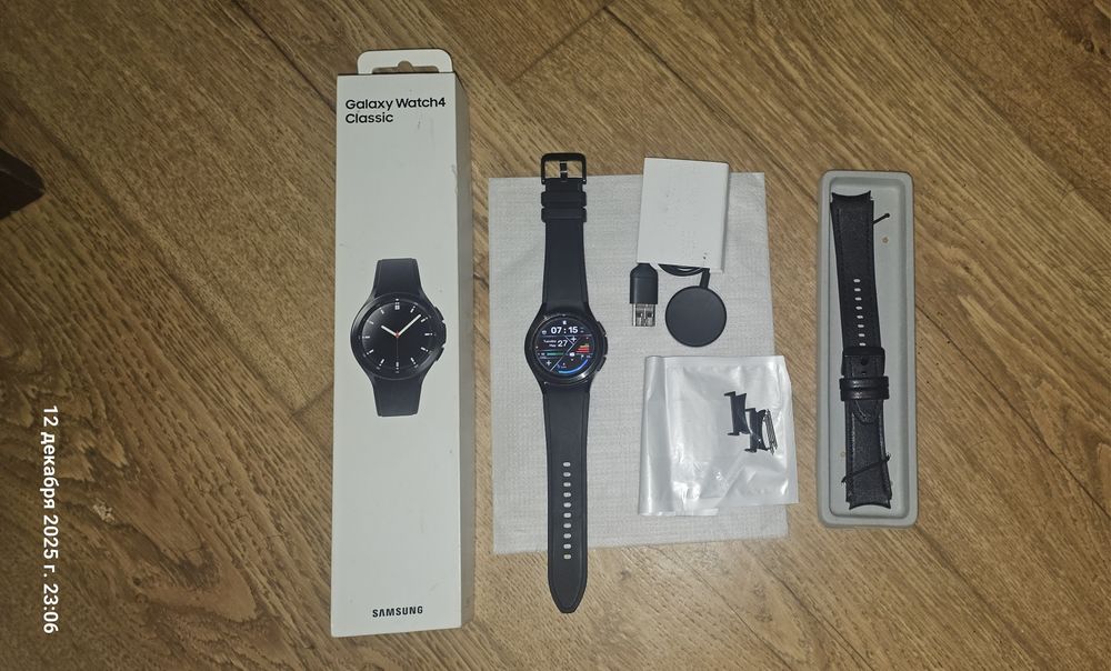 Часы Samsung Galaxy Watch 4 Classic