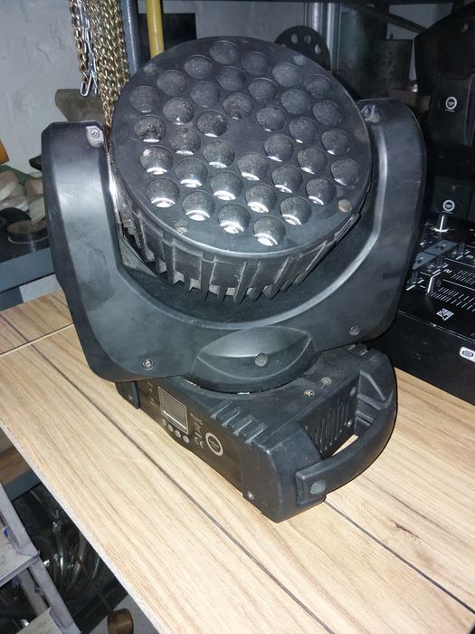 Głowa  , oświetlenie dla DJ .