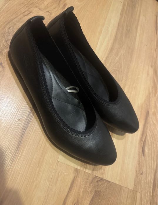 Piękne baletki lasocki