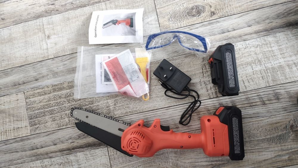 Аккумуляторна садова пилка