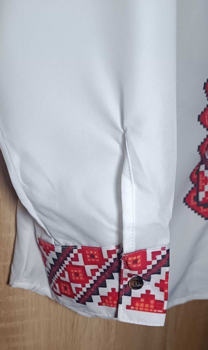 Сорочка в стилі вишиванки.