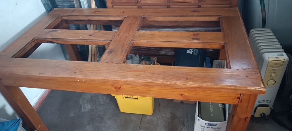 Mesa de jantar em pinho mexicano
