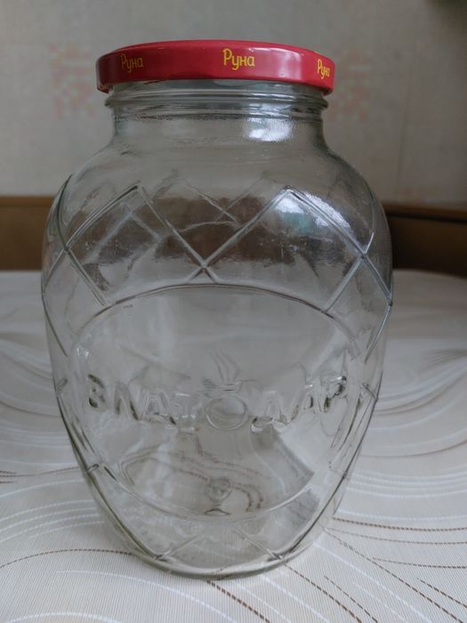 Банка скляна 1,7 л.