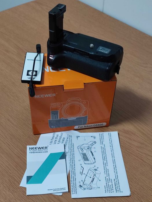 Punho Battery Grip Neewer BG-2T para Nikon D5500 - máquina fotográfica