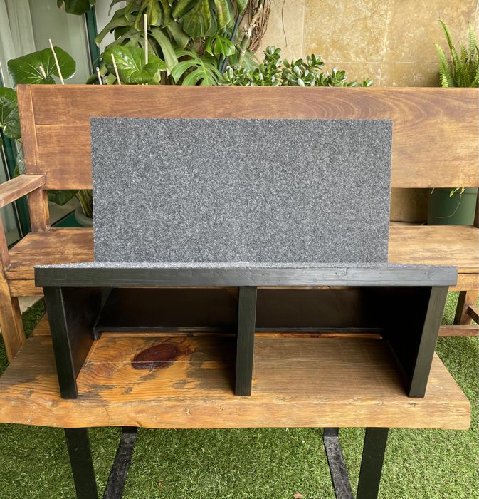 Suportes feitos em madeira para Colunas de Som e Combos.