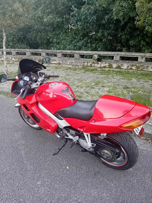 Magnífica Honda VFR 800 Fi