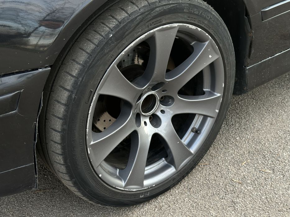 Черная BMW E39 ГАЗ Бензин