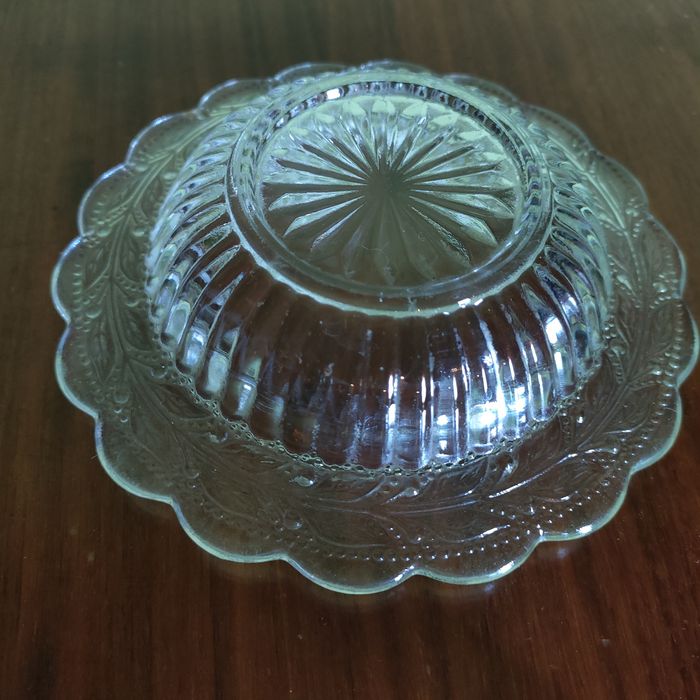 Stara szklana paterka, cukiernica.