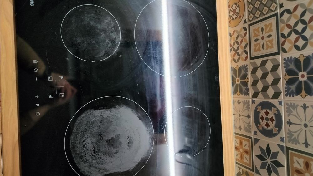 Płyta Samsung indukcja NZ64F3NM1AB ( sprawna, pęknięta szyba))