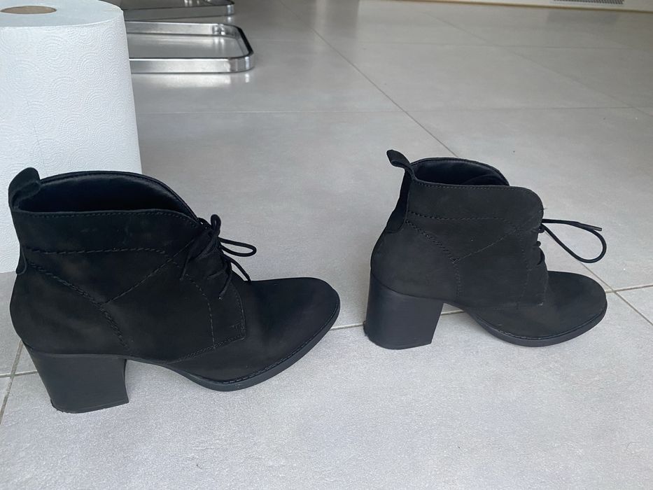 Botki- czarne, wiązane