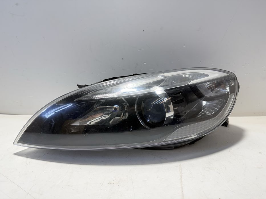 Volvo V40 lampa przednia lewa xenon ABL