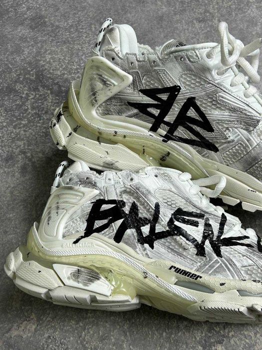 BALENCIAGA Runner graffiti кроссовки белые кеди кросівки чорні 43 40
