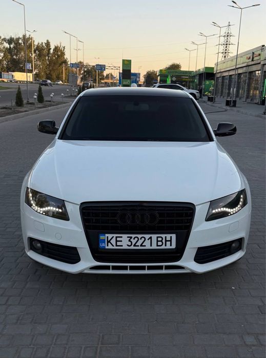 AUDI A4 Офіційне авто
