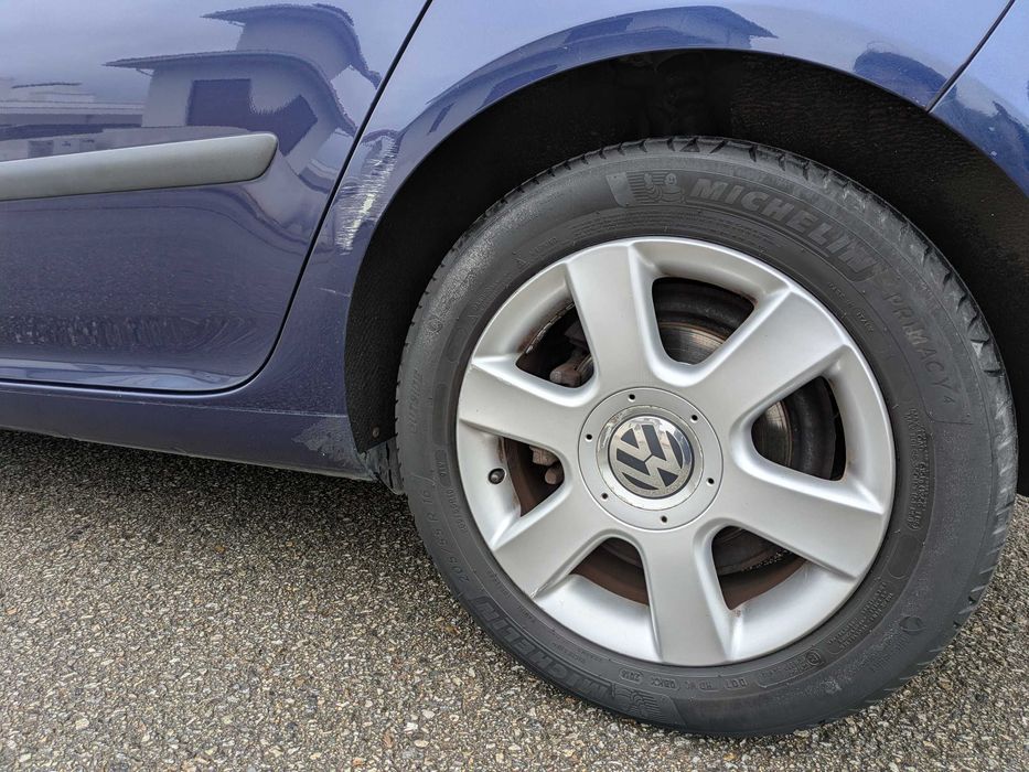 Volkswagen Golf 1.4 Gasolina — Confortável e fiável