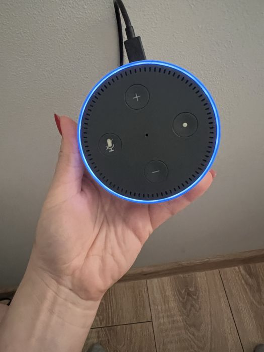Розумна смарт-колонка Amazon Echo Dot з Bluetooth
