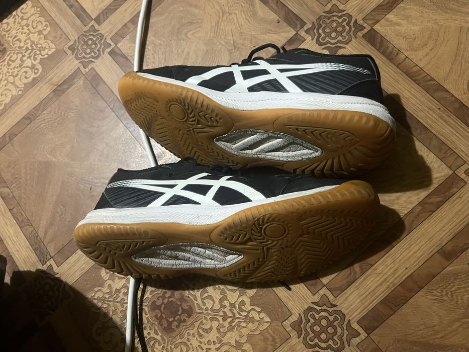 Нормальний стан кросівки asics upcourt 6