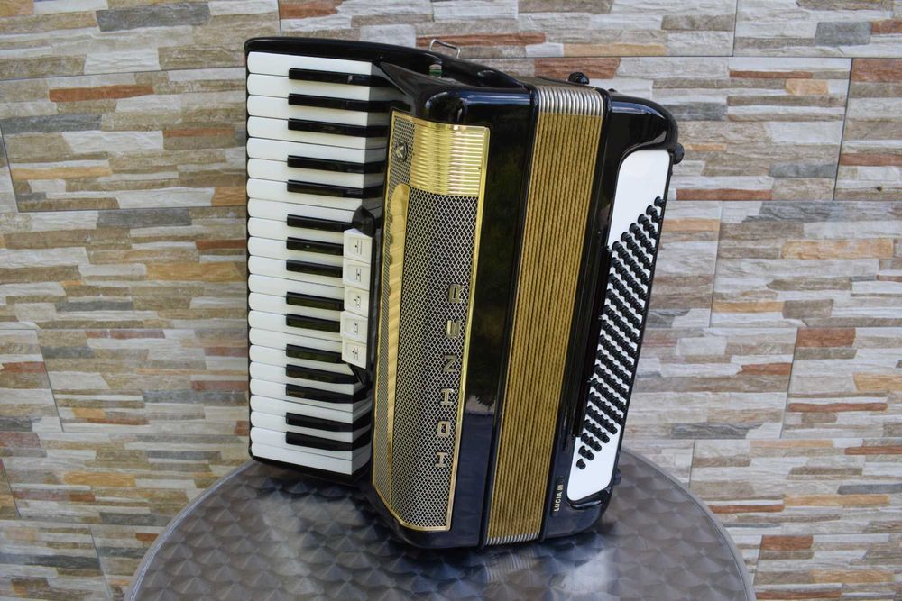 Acordeao Hohner Lucia IV P 3 Voz 96 Baixos, N 264