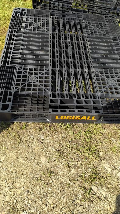 Paleta plastikowe  bardzo mocne 110x110x15h , 35 zł
