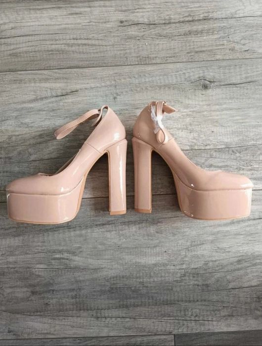 Beżowe buty na wysokim obcasie platforma lakierowane rozmiar 38