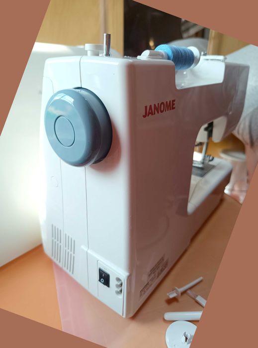 Maszyna do szycia Janome Sewist 521