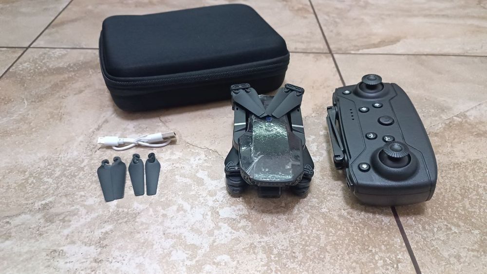 Квадрокоптеи Е99