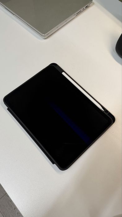 iPad Air 4th Gen  64GB Space Gray + Magnetic Case