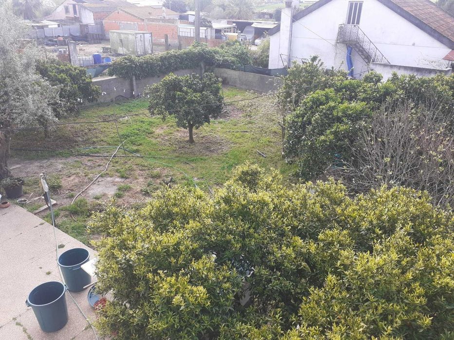 Terreno com Moradia