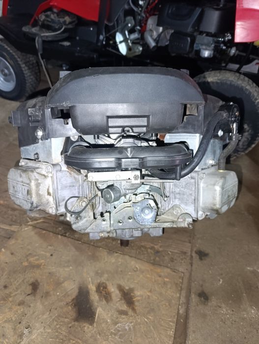Kosiarka traktorek Silnik spalinowy Briggs & Stratton 22 km 2 cylindry Intek